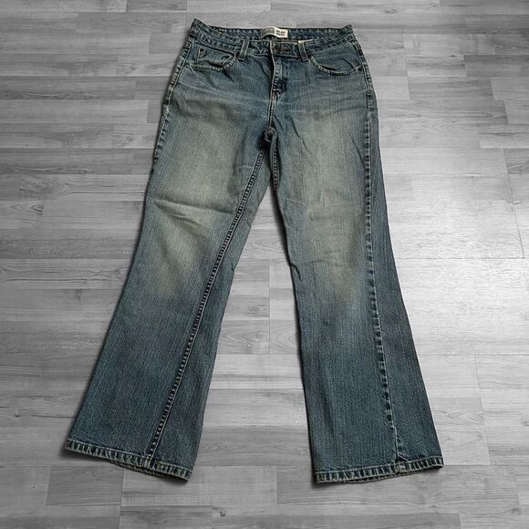 Levi’s Signature Mid Rise Bootcut Misses 8 Short Jeans - Picture 1 of 3